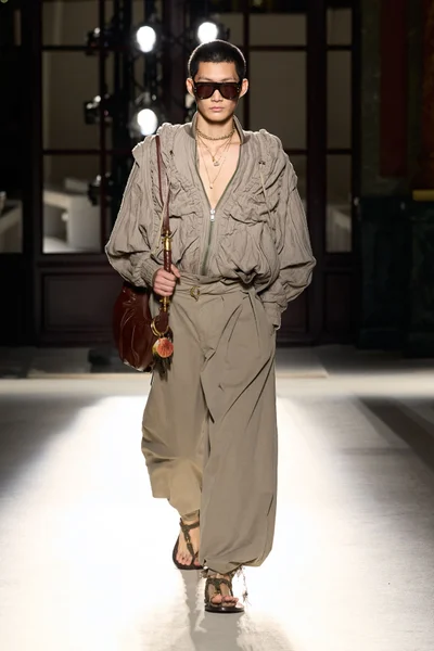 Look 12